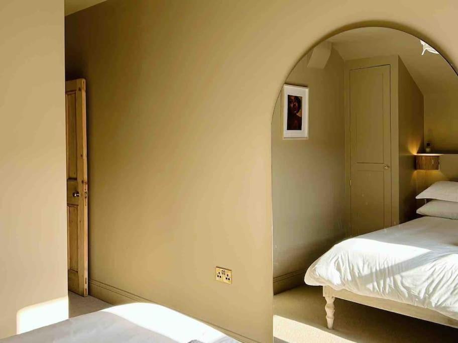 Luxury City Centre Townhouse - Sleeps 6 Честър Екстериор снимка