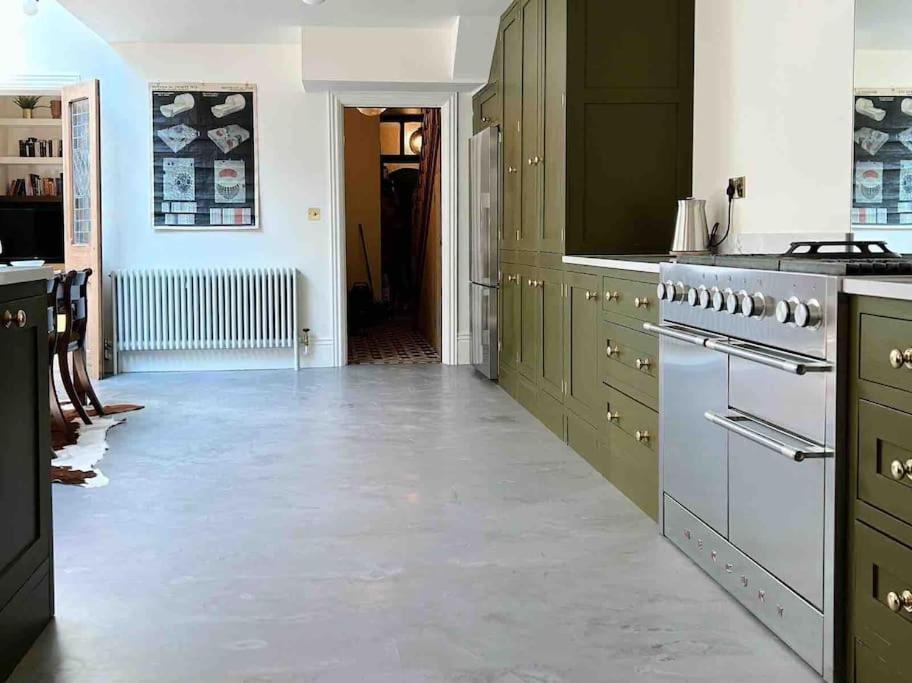 Luxury City Centre Townhouse - Sleeps 6 Честър Екстериор снимка
