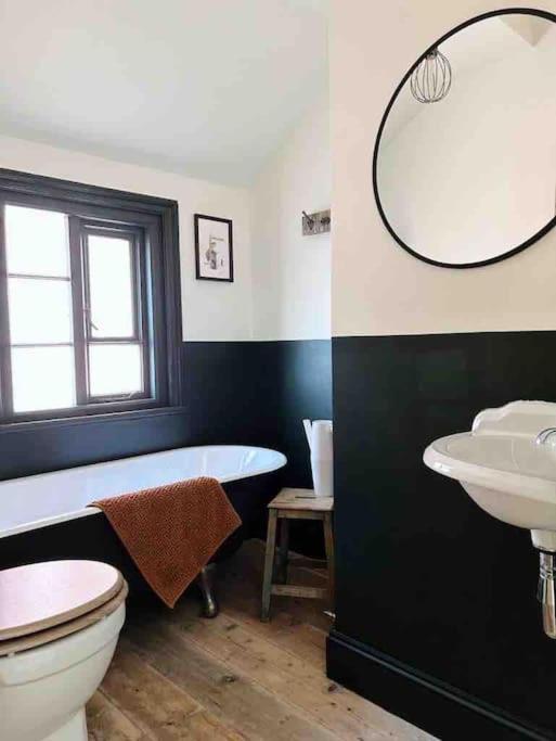 Luxury City Centre Townhouse - Sleeps 6 Честър Екстериор снимка
