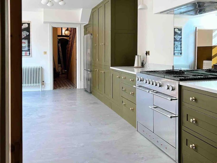 Luxury City Centre Townhouse - Sleeps 6 Честър Екстериор снимка