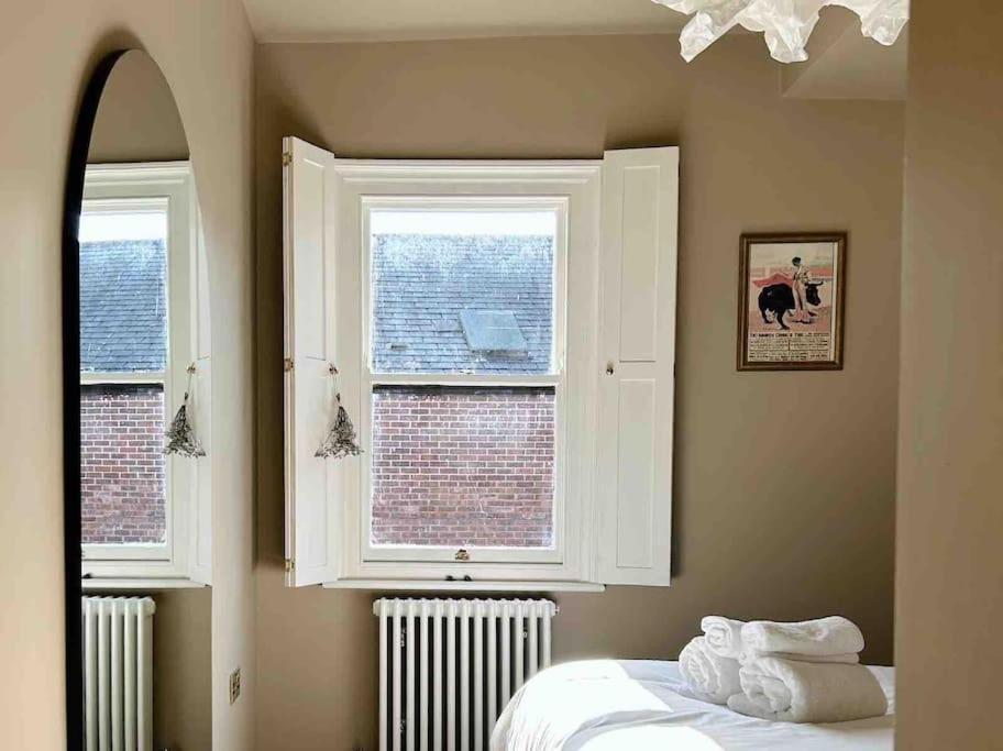 Luxury City Centre Townhouse - Sleeps 6 Честър Екстериор снимка