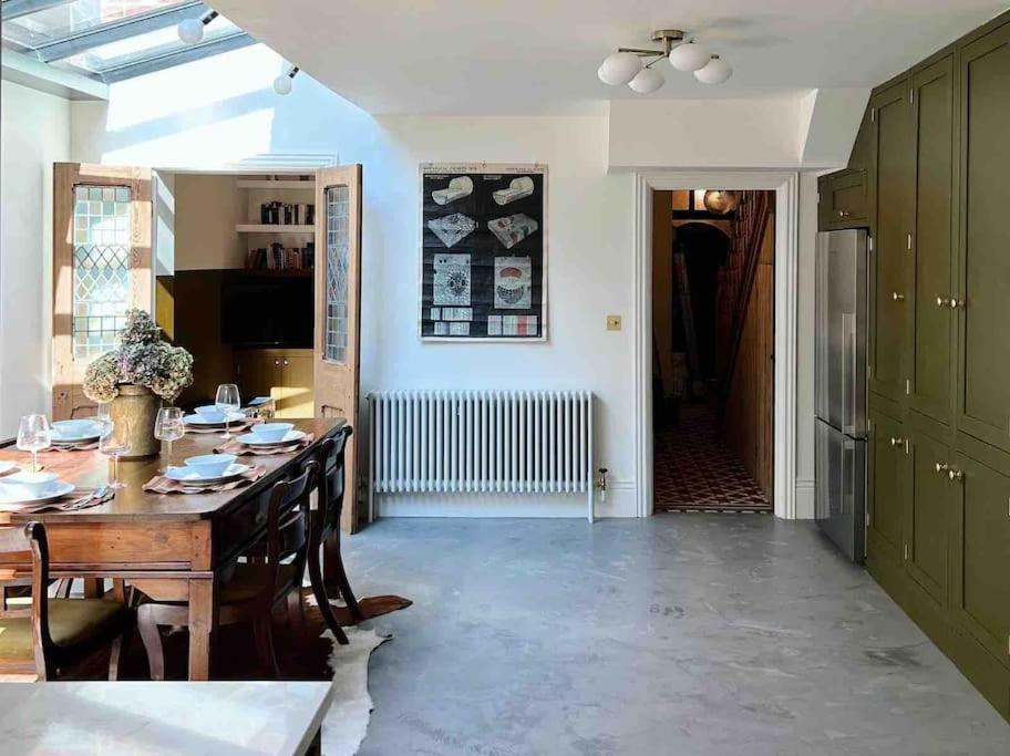 Luxury City Centre Townhouse - Sleeps 6 Честър Екстериор снимка