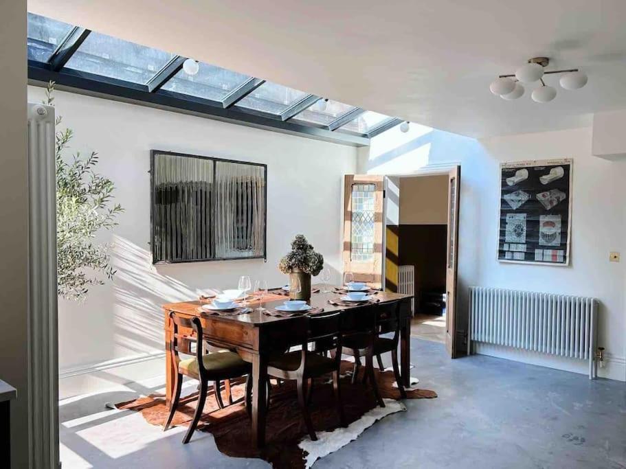 Luxury City Centre Townhouse - Sleeps 6 Честър Екстериор снимка