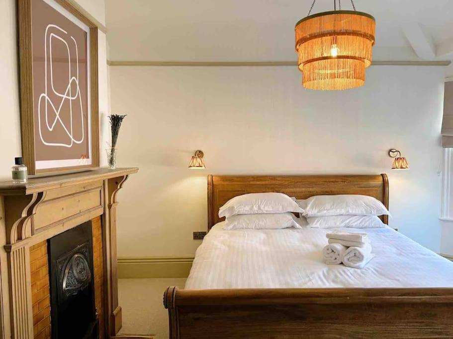 Luxury City Centre Townhouse - Sleeps 6 Честър Екстериор снимка